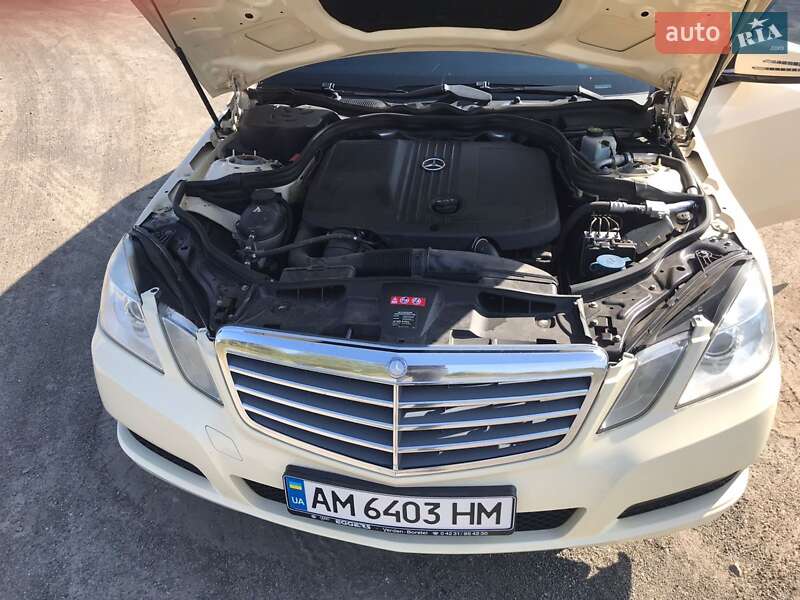 Седан Mercedes-Benz E-Class 2012 в Пулинах