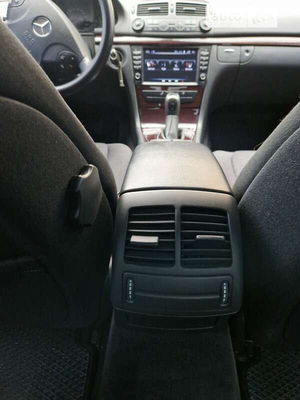 Седан Mercedes-Benz E-Class 2004 в Чернівцях