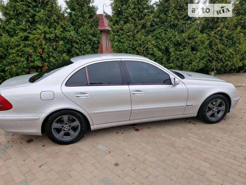 Седан Mercedes-Benz E-Class 2004 в Чернівцях
