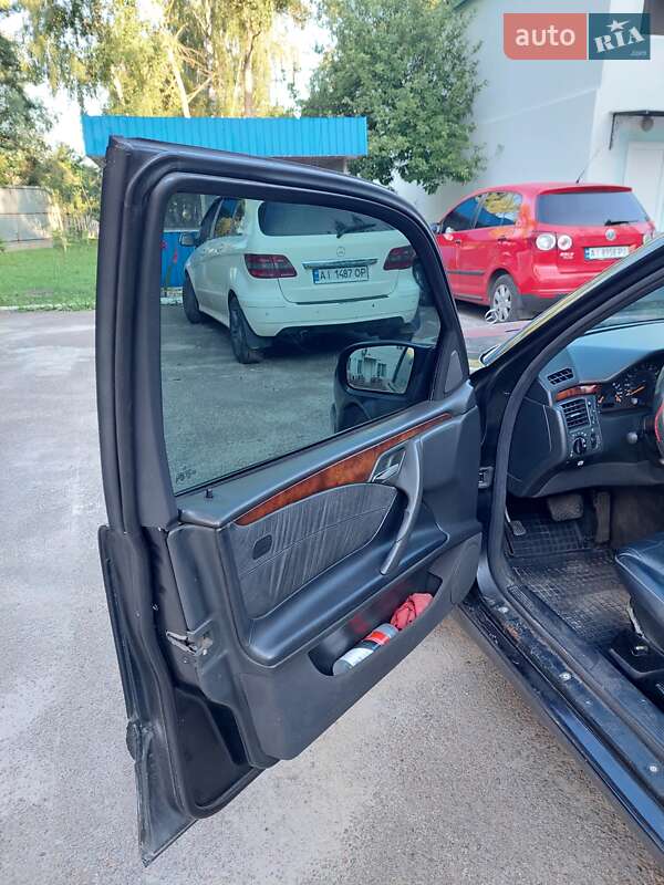 Седан Mercedes-Benz E-Class 2001 в Києві