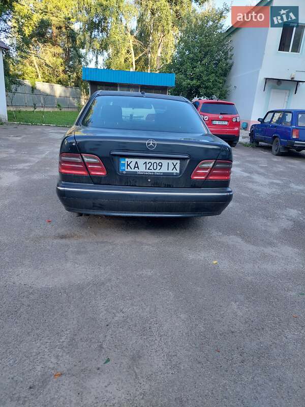 Седан Mercedes-Benz E-Class 2001 в Києві