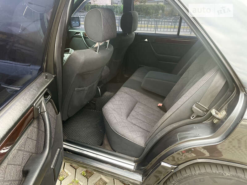 Седан Mercedes-Benz E-Class 1990 в Харкові