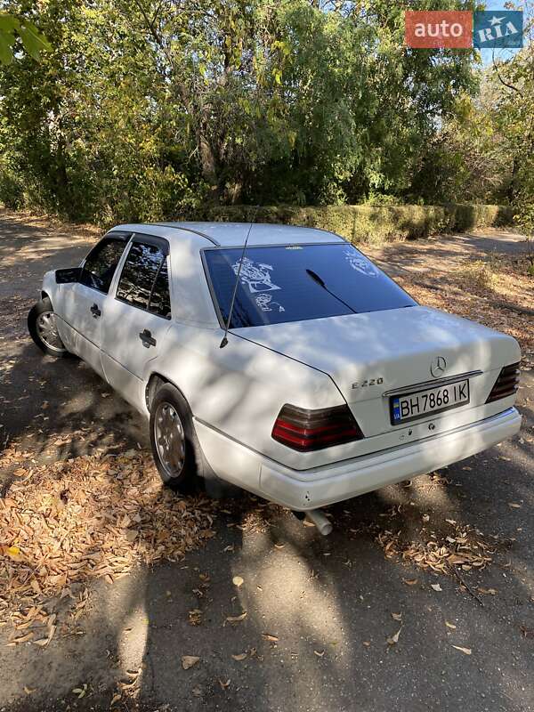 Седан Mercedes-Benz E-Class 1995 в Черноморске