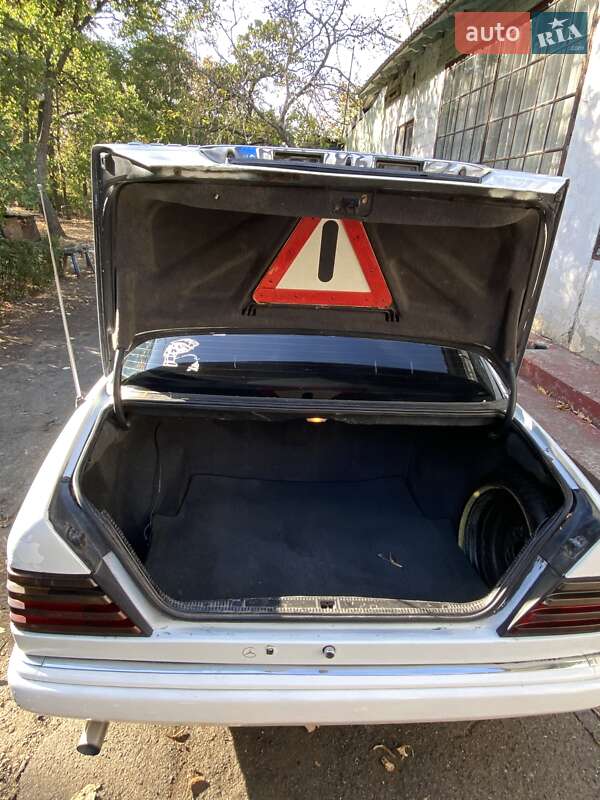 Седан Mercedes-Benz E-Class 1995 в Черноморске