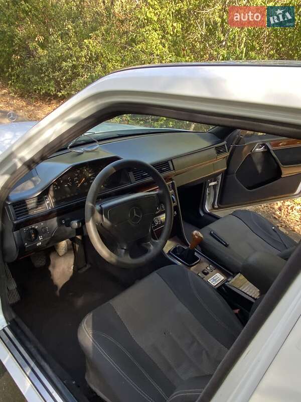 Седан Mercedes-Benz E-Class 1995 в Черноморске