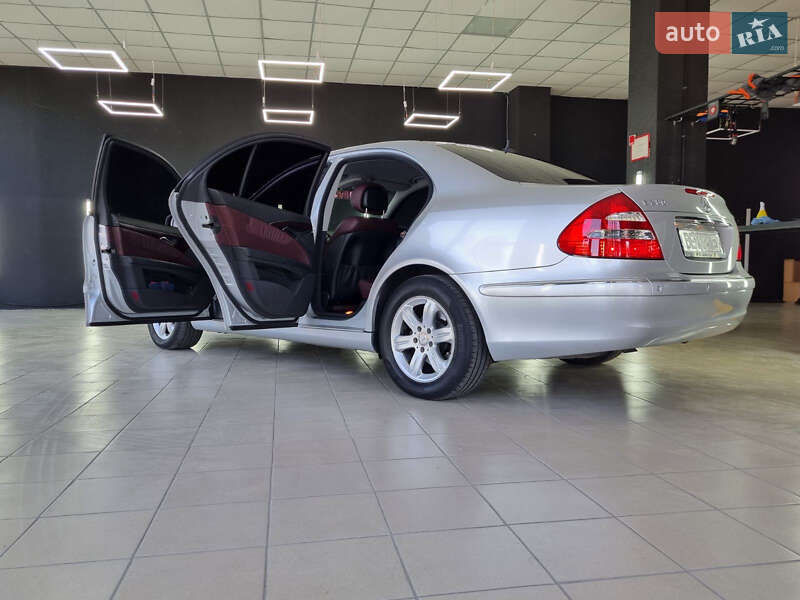 Седан Mercedes-Benz E-Class 2005 в Николаеве