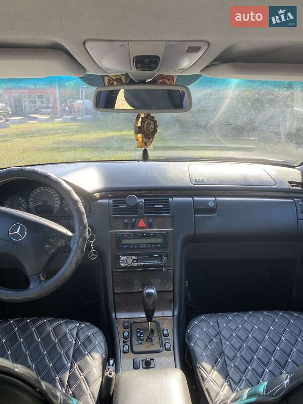 Седан Mercedes-Benz E-Class 2000 в Виннице