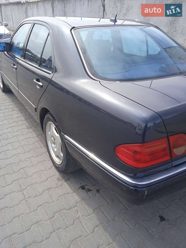 Седан Mercedes-Benz E-Class 1997 в Чернівцях