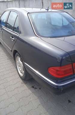 Седан Mercedes-Benz E-Class 1997 в Черновцах