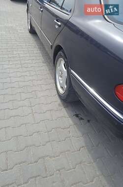 Седан Mercedes-Benz E-Class 1997 в Черновцах