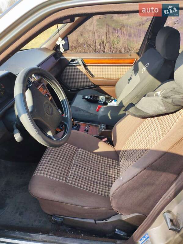 Седан Mercedes-Benz E-Class 1995 в Нововолинську фото 2 Седан Mercedes-Benz E-Class 1995 в Нововолинську