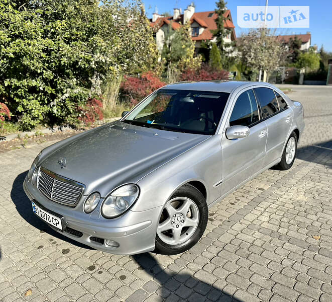 Седан Mercedes-Benz E-Class 2004 в Глобиному