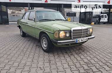 Седан Mercedes-Benz E-Class 1980 в 