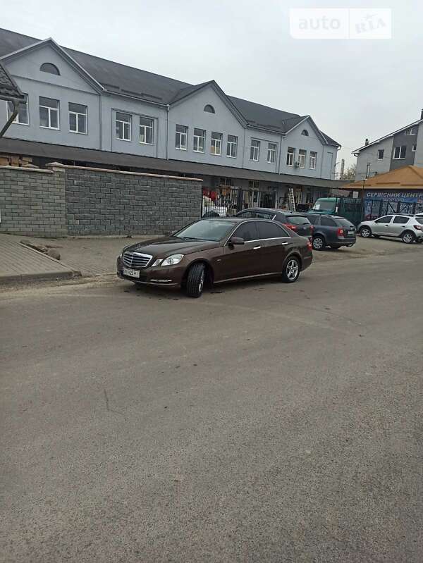 Седан Mercedes-Benz E-Class 2012 в Иршаве