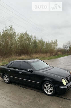 Седан Mercedes-Benz E-Class 2000 в 