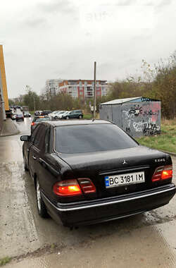 Седан Mercedes-Benz E-Class 2000 в 