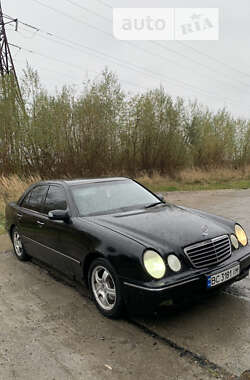 Седан Mercedes-Benz E-Class 2000 в 