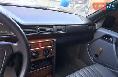 Седан Mercedes-Benz E-Class 1996 в Турці