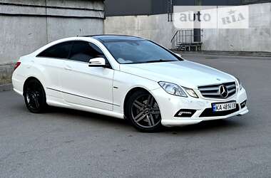 Купе Mercedes-Benz E-Class 2010 в 
