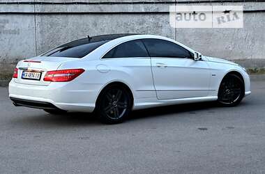Купе Mercedes-Benz E-Class 2010 в 