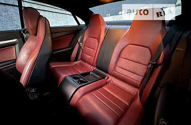 Купе Mercedes-Benz E-Class 2010 в 