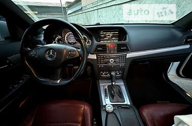 Купе Mercedes-Benz E-Class 2010 в 