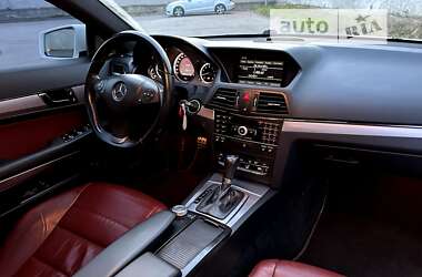 Купе Mercedes-Benz E-Class 2010 в 