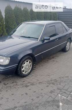 Седан Mercedes-Benz E-Class 1994 в Рогатине