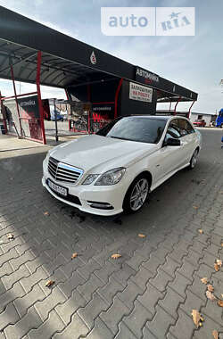 Седан Mercedes-Benz E-Class 2012 в Новоселиці