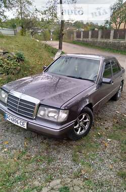 Седан Mercedes-Benz E-Class 1993 в Иршаве