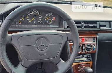 Купе Mercedes-Benz E-Class 1990 в Києві