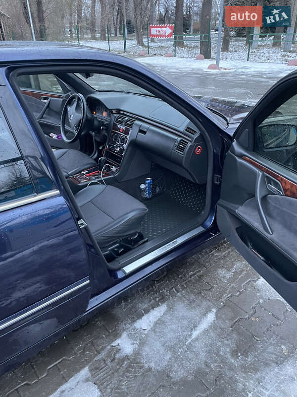 Седан Mercedes-Benz E-Class 2001 в Кривому Розі фото 26 Седан Mercedes-Benz E-Class 2001 в Кривому Розі