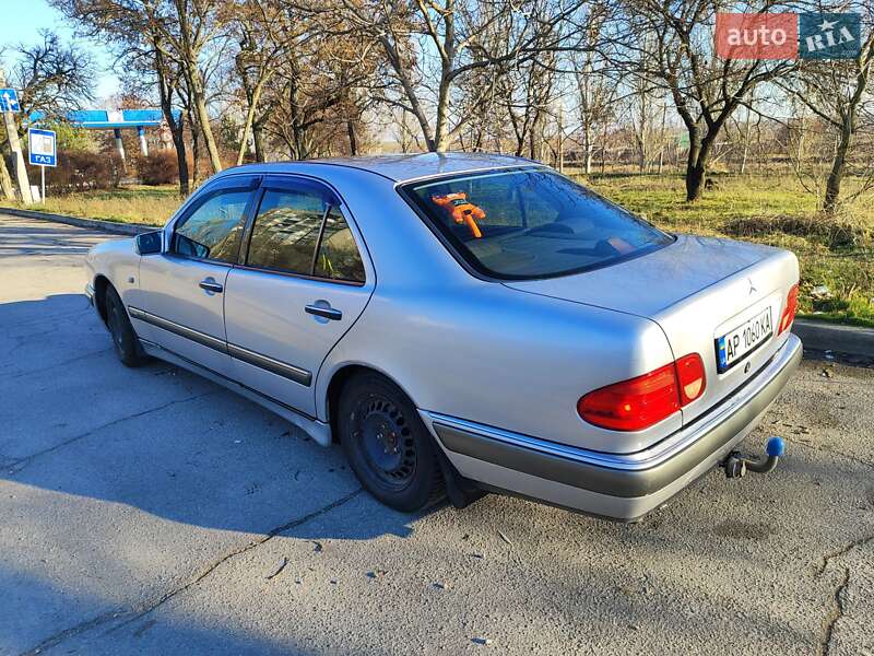 Седан Mercedes-Benz E-Class 1995 в Запоріжжі