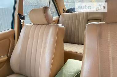 Седан Mercedes-Benz E-Class 1980 в 