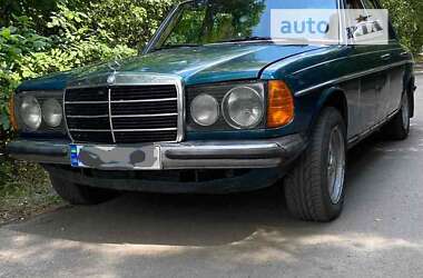 Седан Mercedes-Benz E-Class 1980 в 