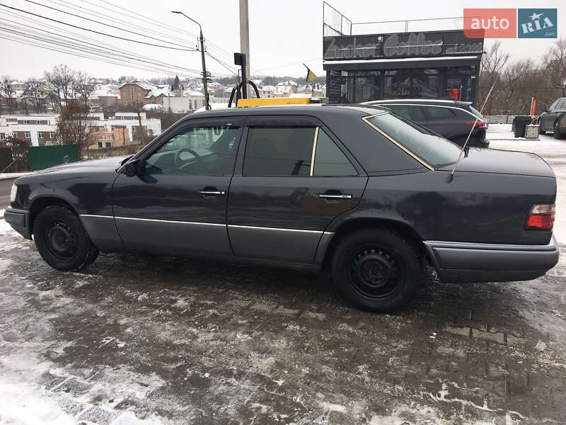 Седан Mercedes-Benz E-Class 1995 в Черновцах