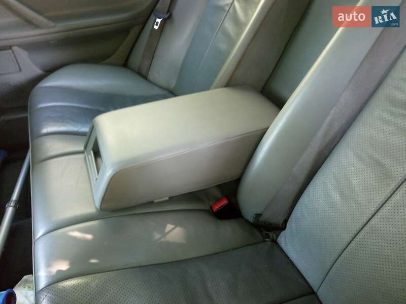 Седан Mercedes-Benz E-Class 2001 в Запорожье