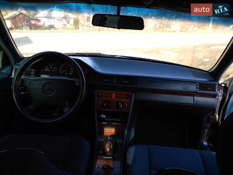 Седан Mercedes-Benz E-Class 1994 в Косові