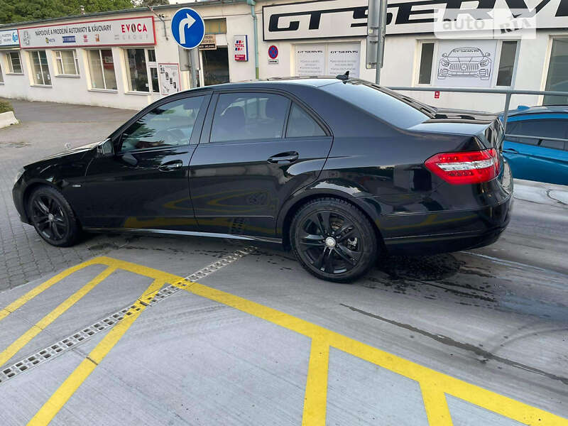 Седан Mercedes-Benz E-Class 2009 в Хусті