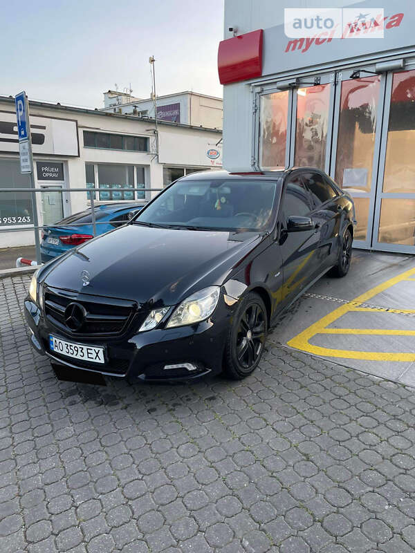 Седан Mercedes-Benz E-Class 2009 в Хусті