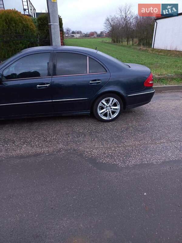 Седан Mercedes-Benz E-Class 2005 в Львове
