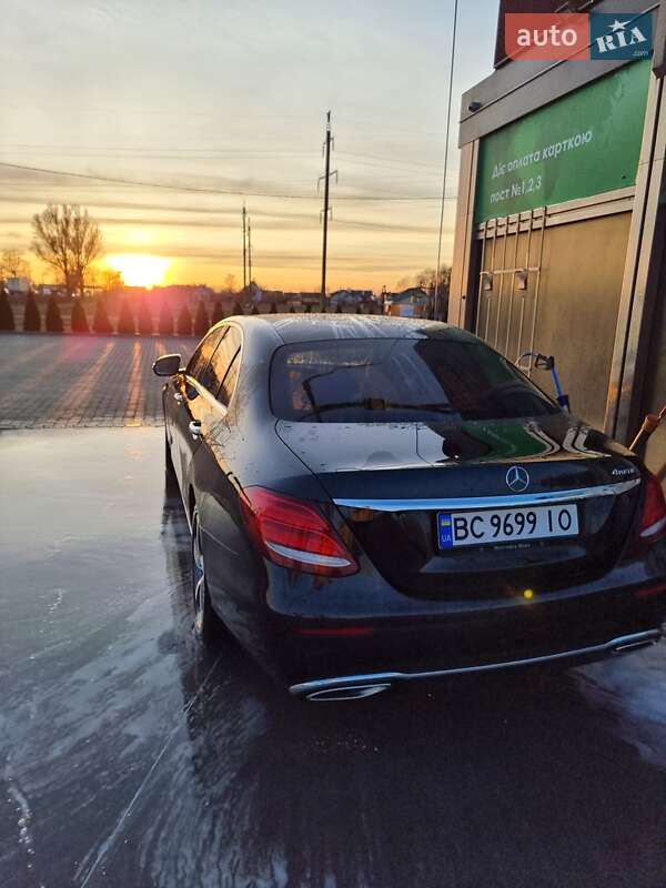 Седан Mercedes-Benz E-Class 2016 в Львове