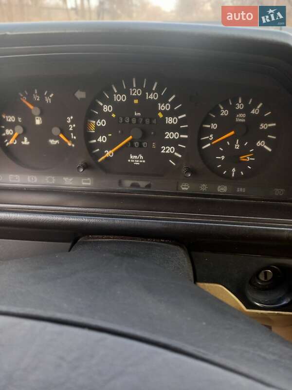 Седан Mercedes-Benz E-Class 1986 в Одессе