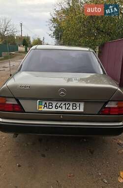 Седан Mercedes-Benz E-Class 1988 в Бершади