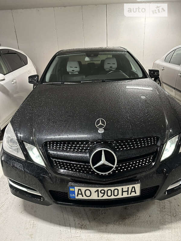 Седан Mercedes-Benz E-Class 2011 в Іршаві