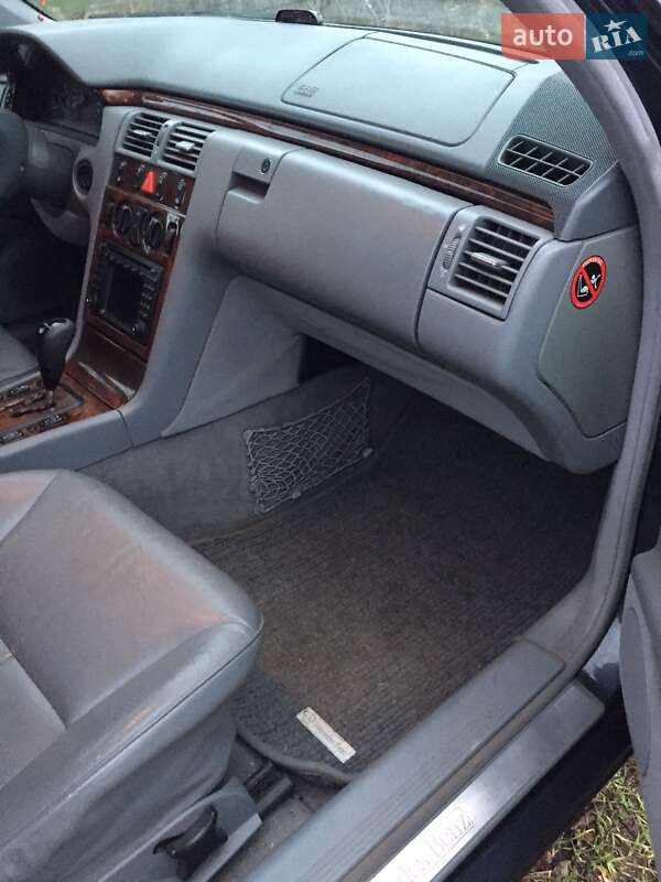 Седан Mercedes-Benz E-Class 2000 в Николаеве