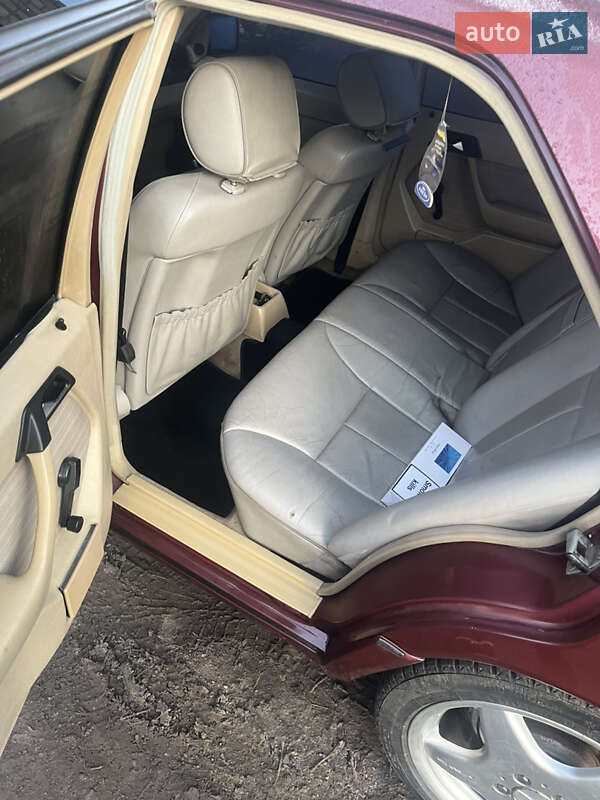 Седан Mercedes-Benz E-Class 1986 в Новом Буге