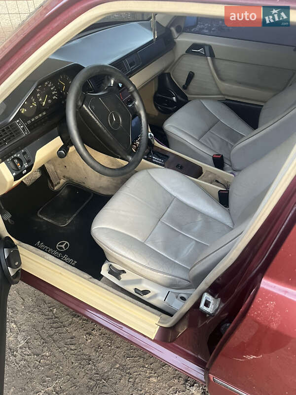 Седан Mercedes-Benz E-Class 1986 в Новом Буге