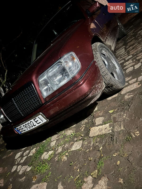 Седан Mercedes-Benz E-Class 1986 в Новом Буге