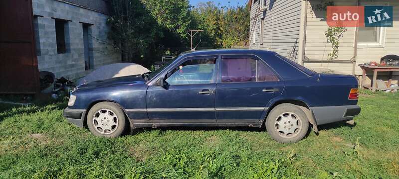 Седан Mercedes-Benz E-Class 1987 в Самборе